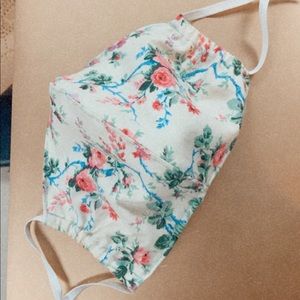 Fitted cotton face masks